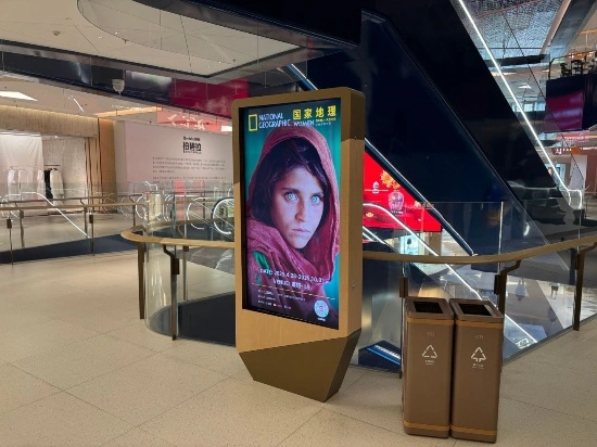 floor standing lcd digital signage