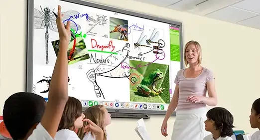 How Does a Wall-Mounted Display Optimize Viewing Angles?